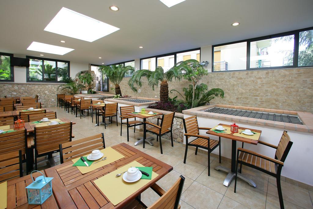 Hotel Residence La Palma Finale Ligure Exterior photo