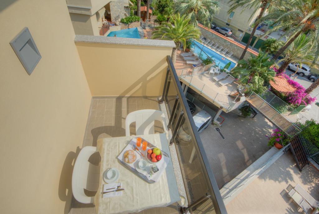Hotel Residence La Palma Finale Ligure Exterior photo